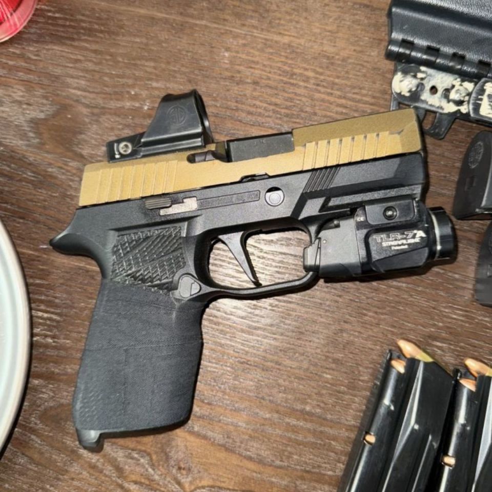 Image 2 - Sig p320 xcarry with extras