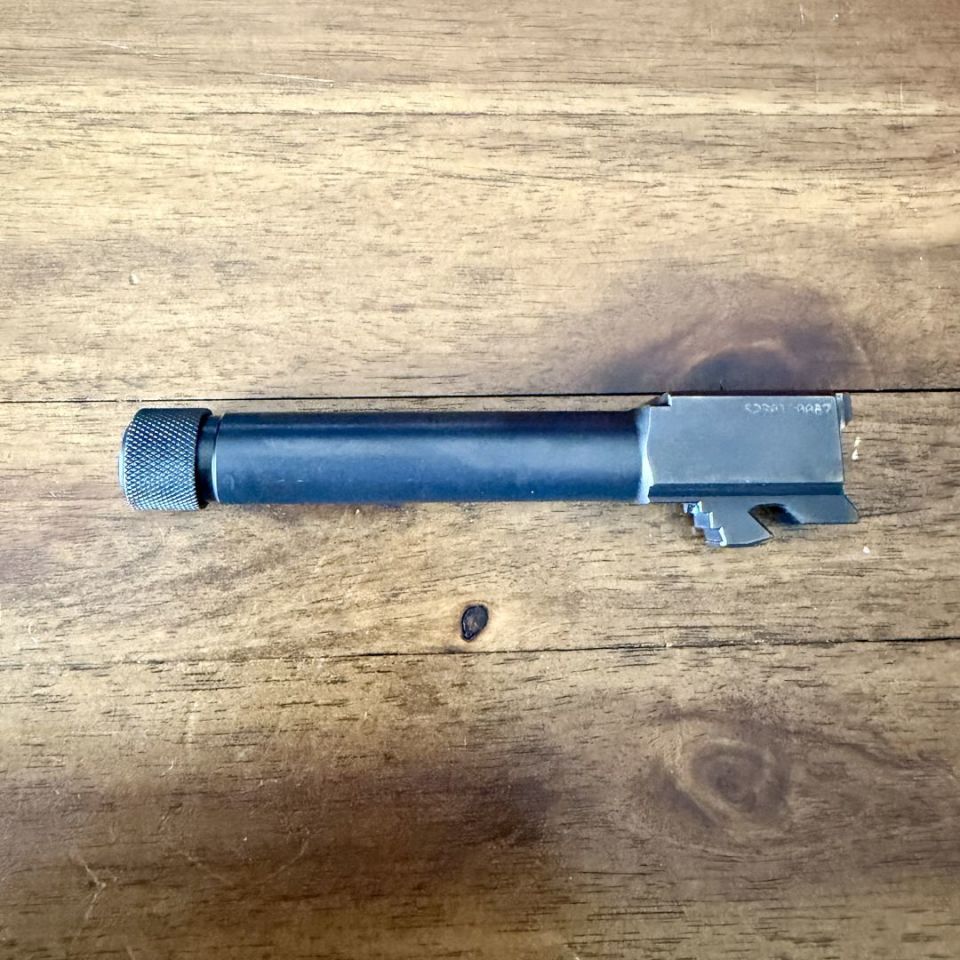 Image 3 - Glock19 G3 OEM threaded barrel