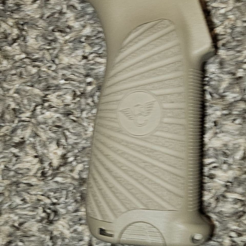 Image 2 - FDE Wilson Combat Grip