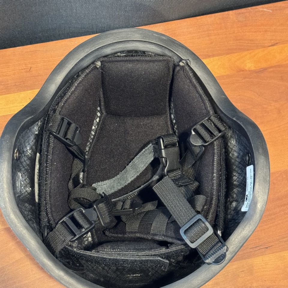 Image 3 - CERADYNE BA3A IIIA Helmet