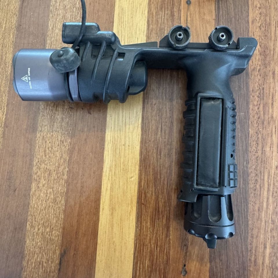 Image 2 - Surefire M910 Weaponlight 