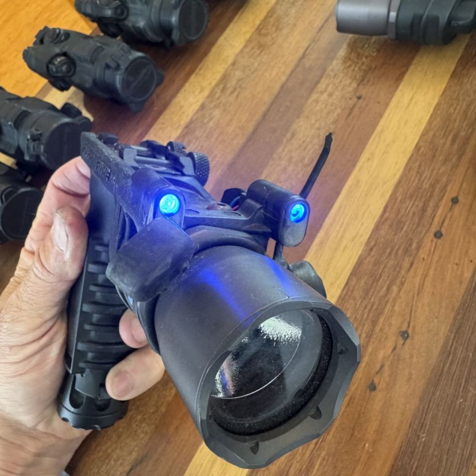 Image 4 - Surefire M910 Weaponlight 