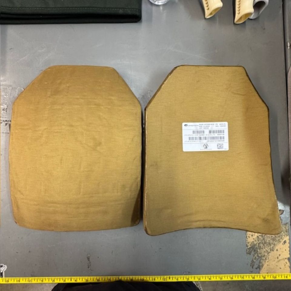 Image 3 - Ceradyne Defender 550 SA set