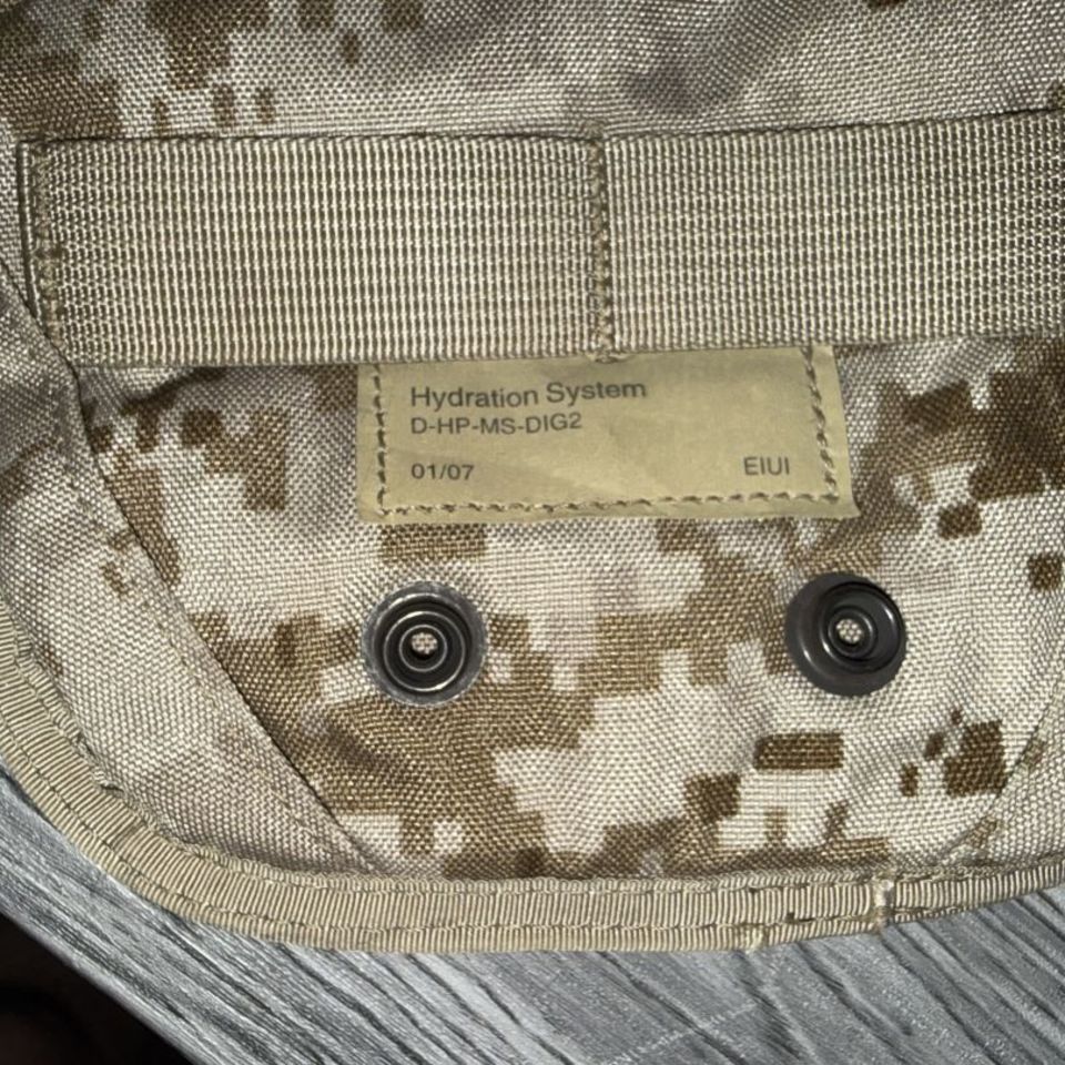 Image 3 - AOR1 “bean” Eagle hydro pouch