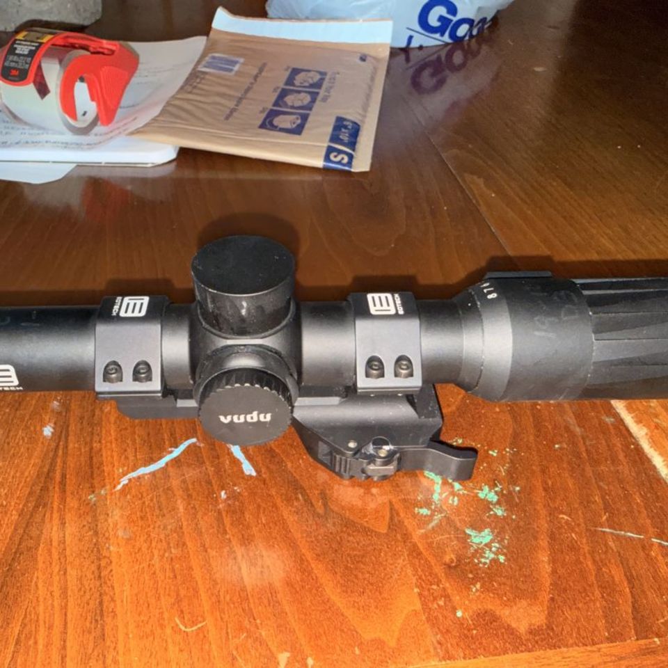 Image 2 - Eotech 1-8 HC3 w/mount