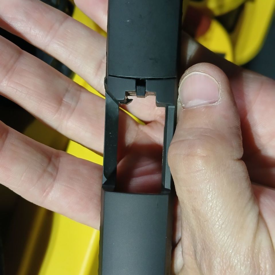 Image 3 - 320 Compact upper