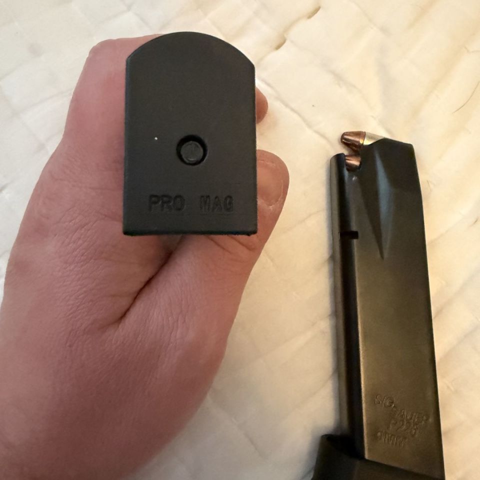 Image 2 - Sig p226 magazines