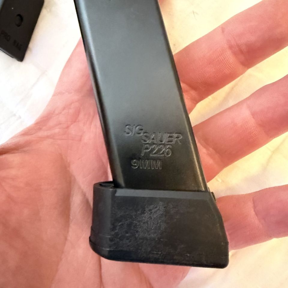 Image 3 - Sig p226 magazines