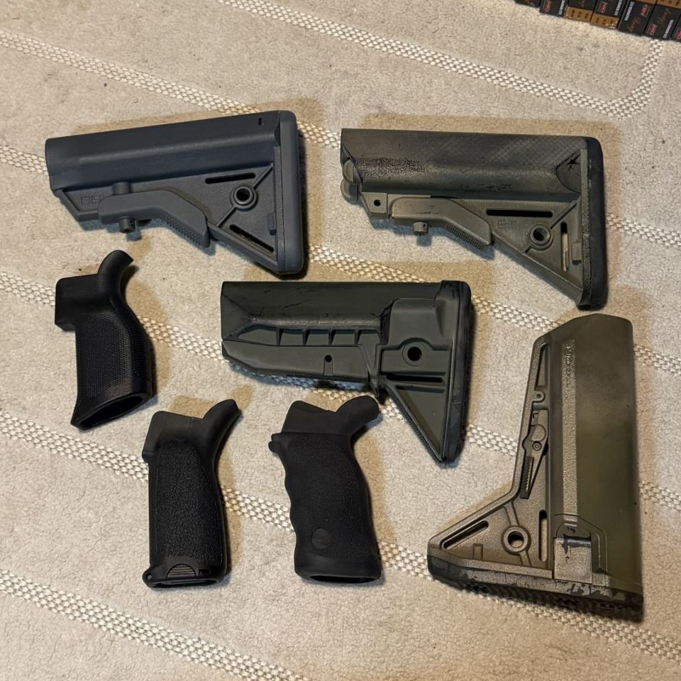 Image 1 - AR Stocks/Grips