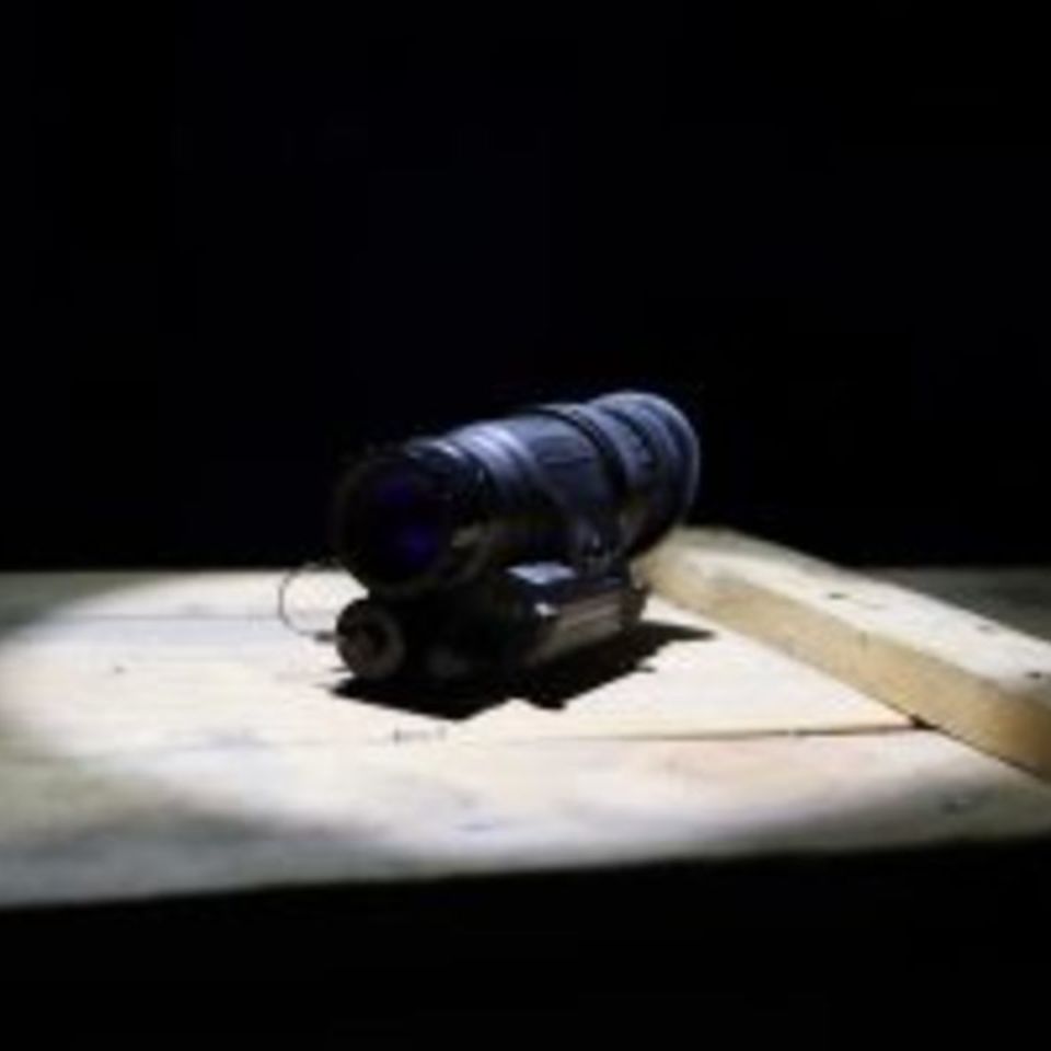 Image 1 - White Phosphor Pvs-14 