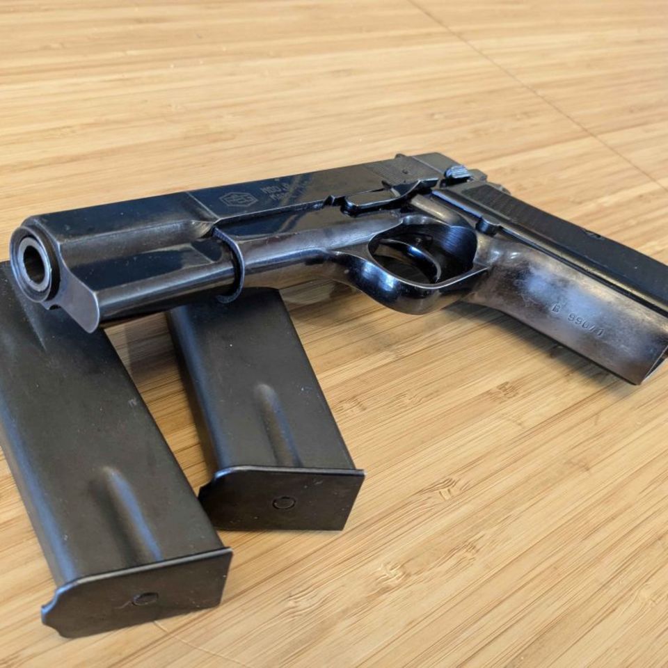 Image 4 - FEG Hi Power 9mm plus mags