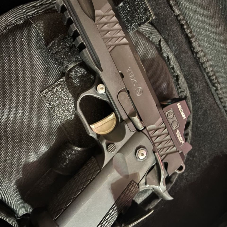 Image 5 - Jacob Grey TWC9 with holosun 