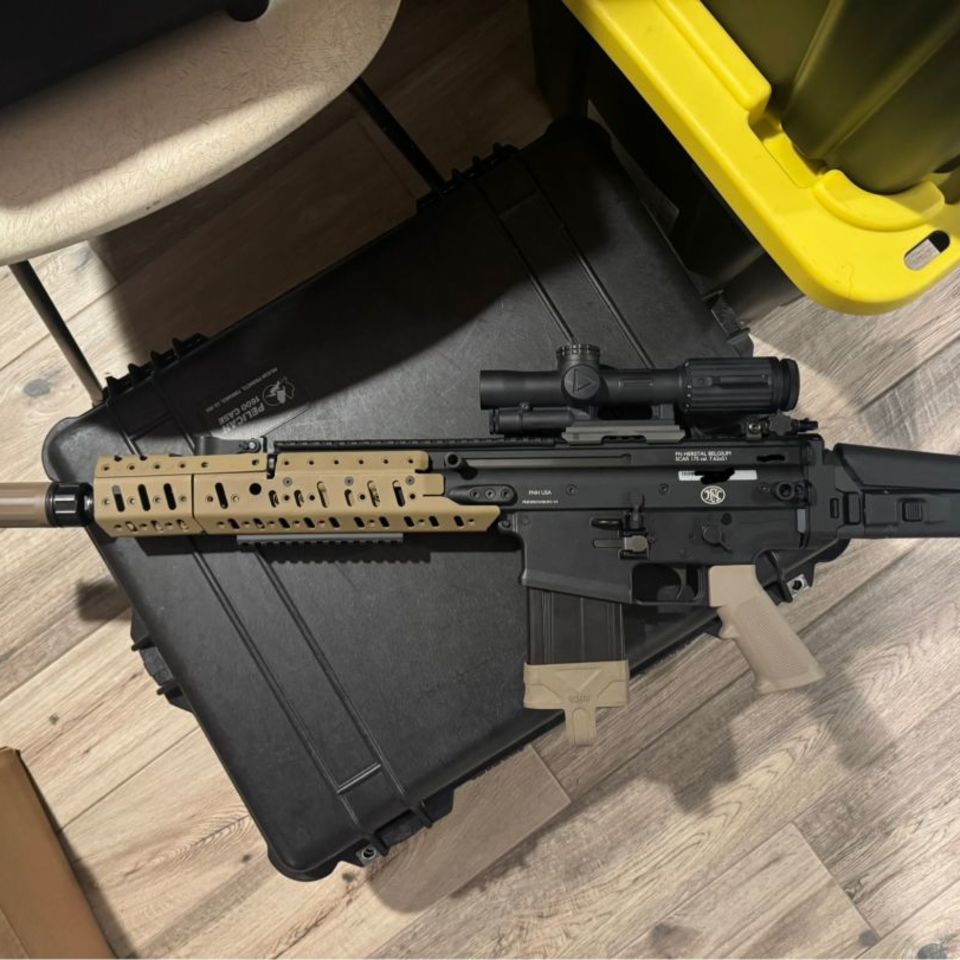 Image 2 - Belgium SCAR 17 w/ Vltor CASV