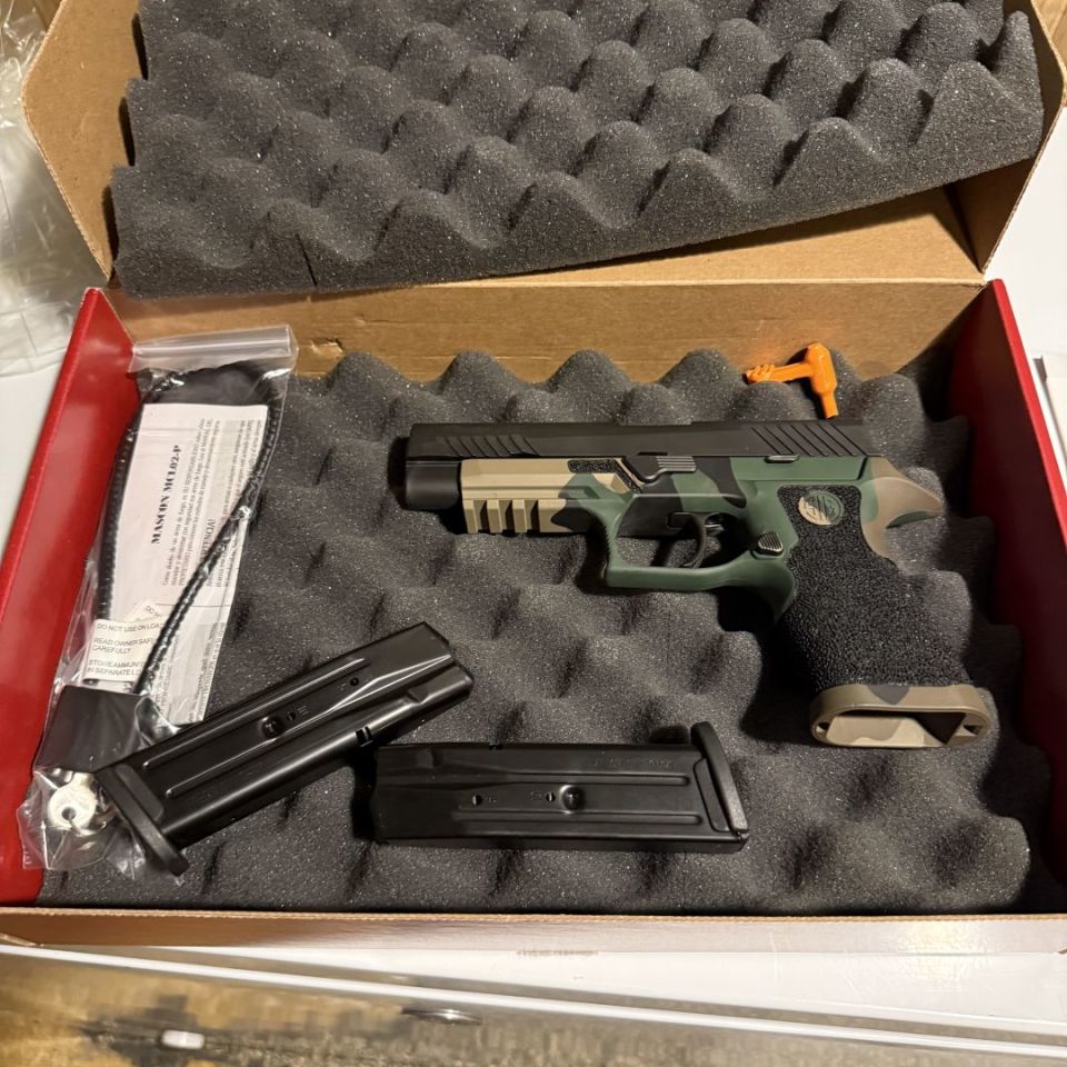 Image 2 - Sig p320 full size