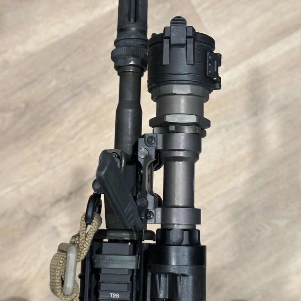 Image 3 - Surefire 951 LED w/ switch