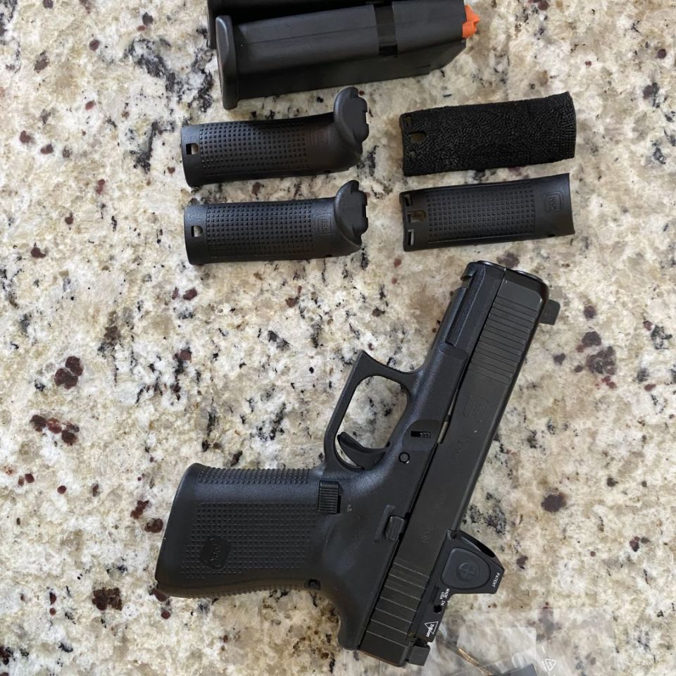 Image 2 - Glock 19 Gen 5 MOS