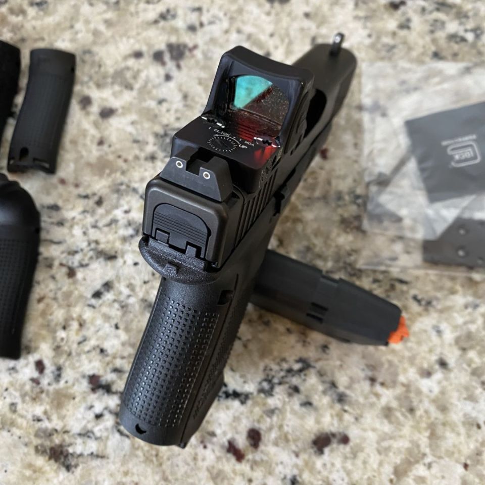 Image 3 - Glock 19 Gen 5 MOS