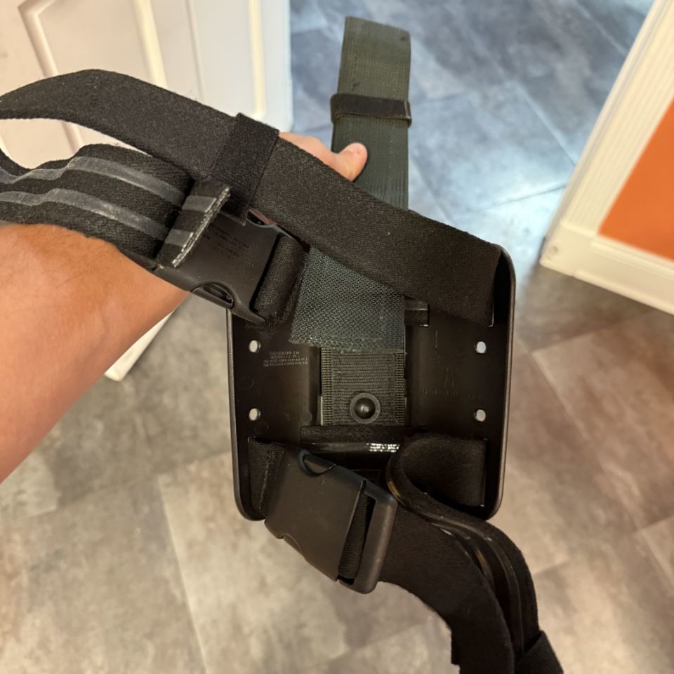 Image 2 - Safariland Glock 17 Drop Leg 