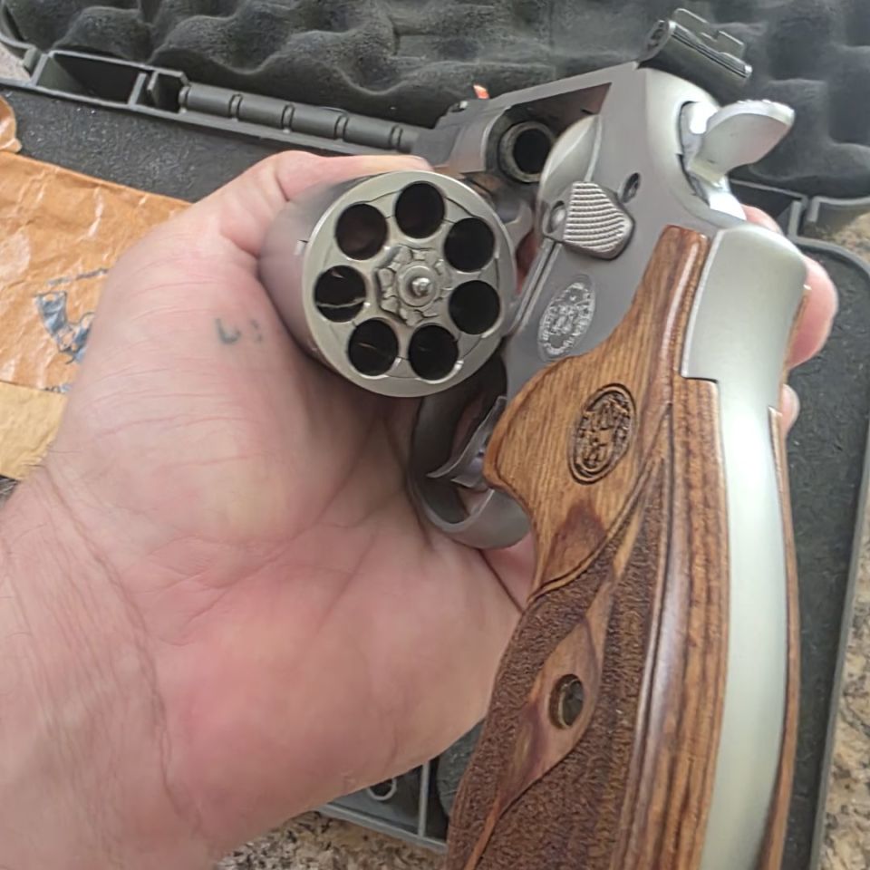 Image 5 - S&W 686+ Performance Center