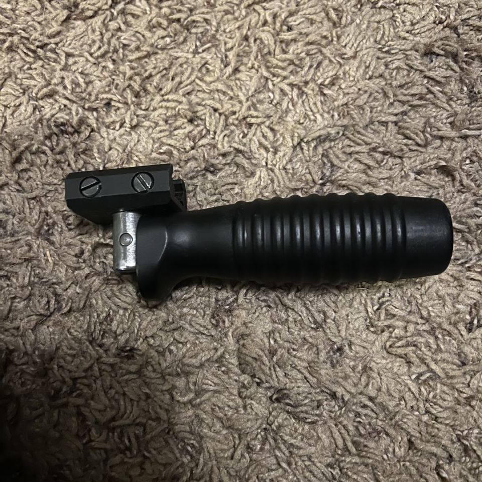 Image 2 - Molot AK Folding Foregrip