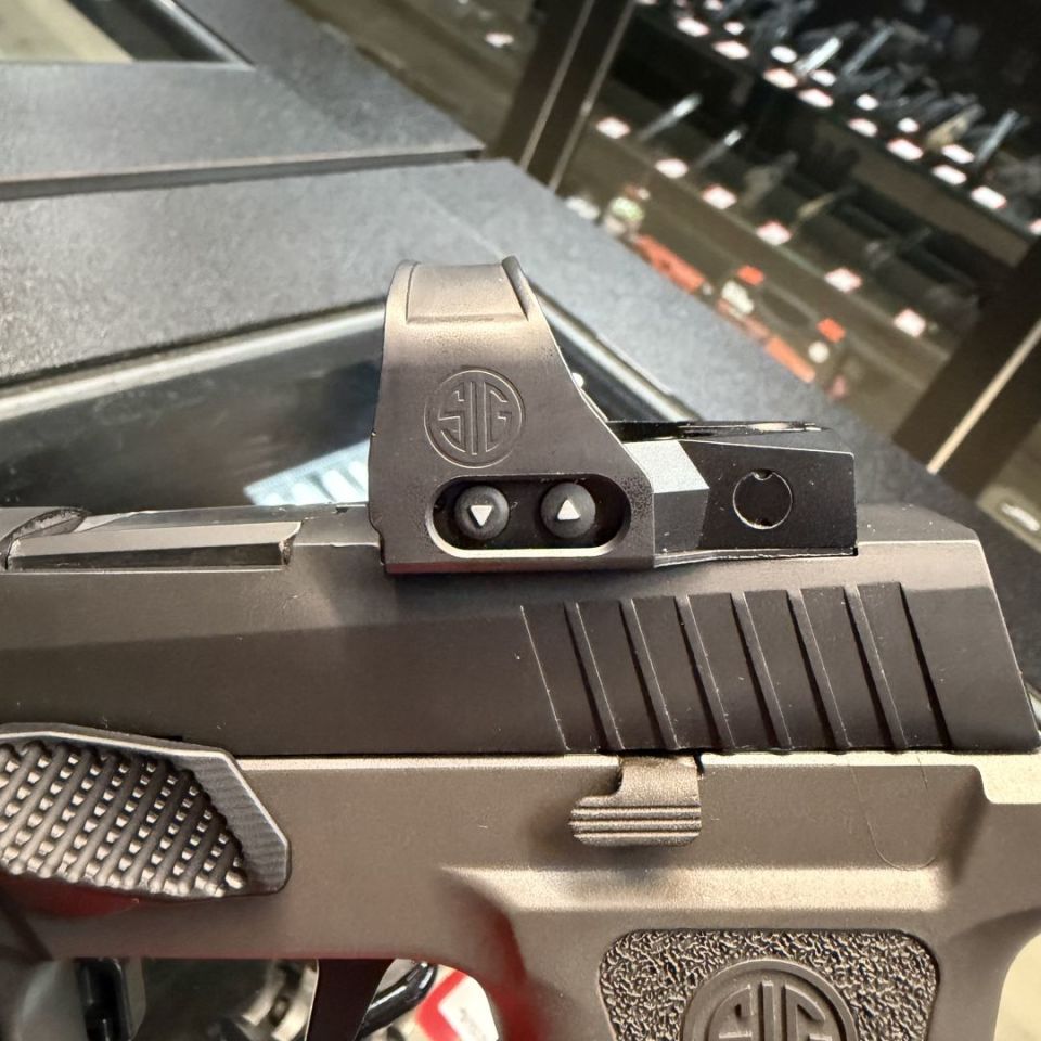 Image 4 - SigP320 Romeo1 TLR7x LIKE NEW 