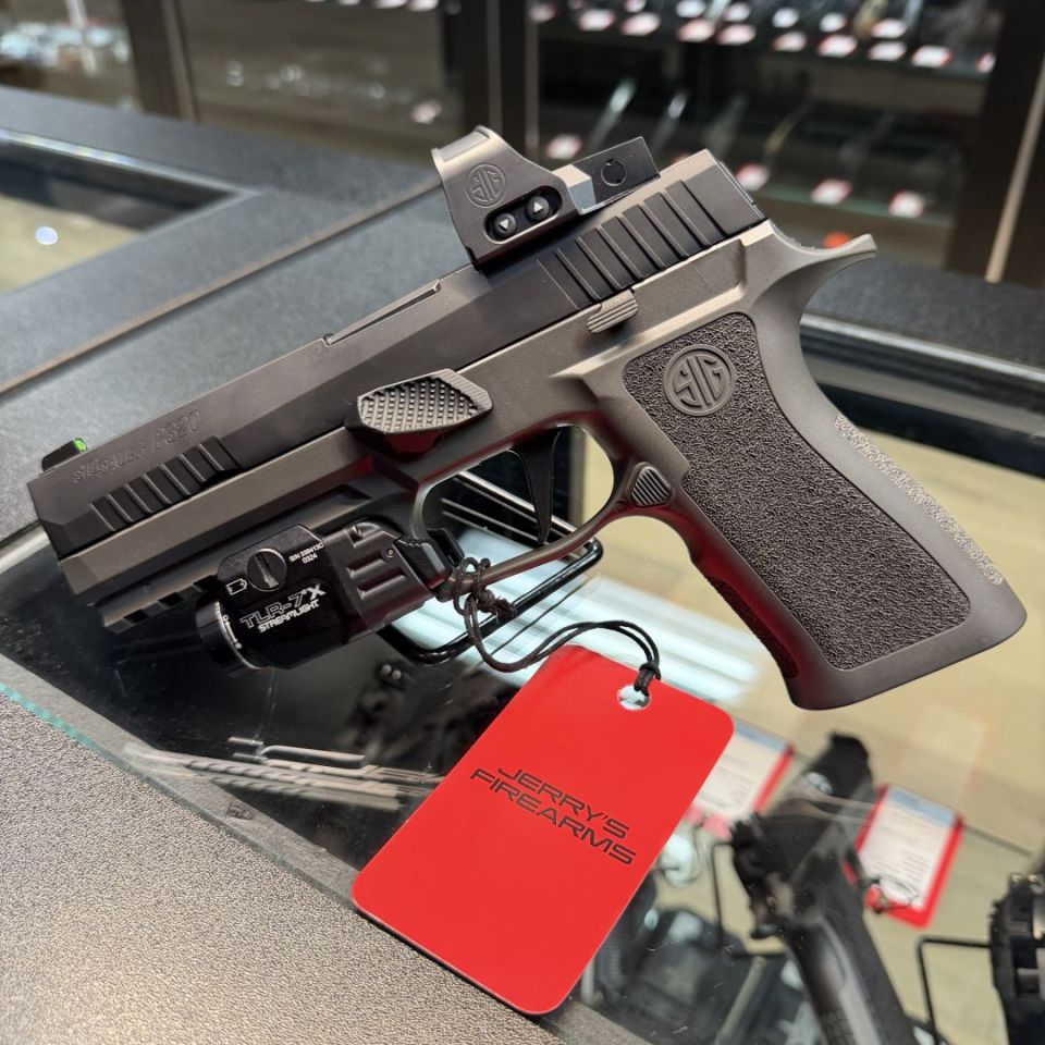 Image 2 - SigP320 Romeo1 TLR7x LIKE NEW 