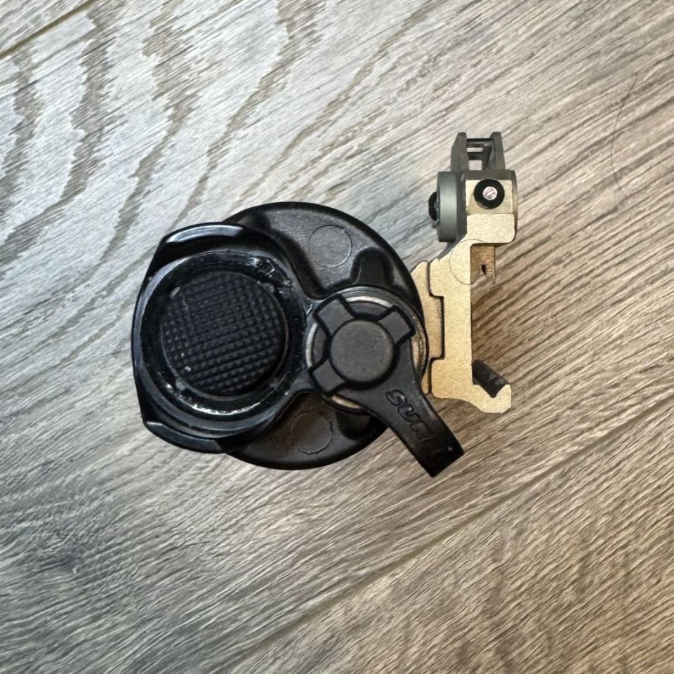 Image 3 - Surefire light 