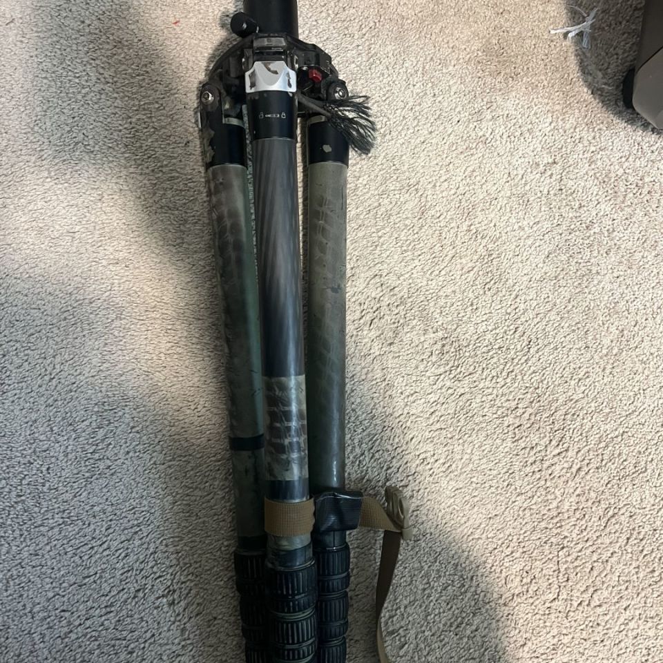 Image 2 - Gen 1 Two vets tripod/head 