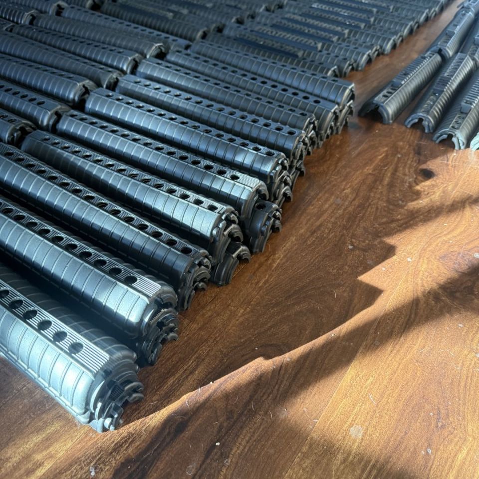 Image 5 - Lot of 198x A2 Handguards