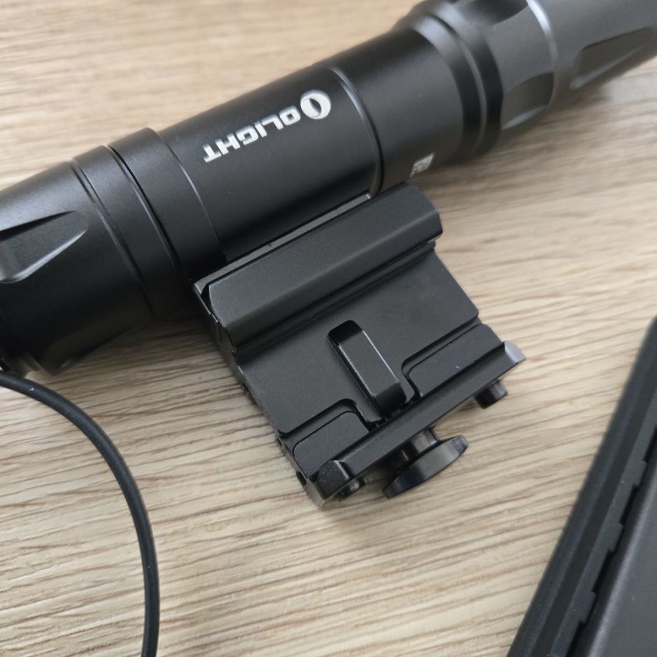 Image 5 - Olight Odin Black Pic Rail