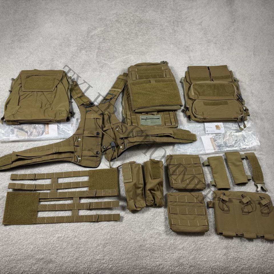 Image 1 - Crye AVS Lot (Size Medium)