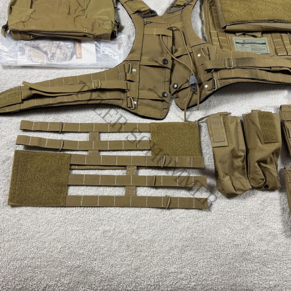 Image 3 - Crye AVS Lot (Size Medium)