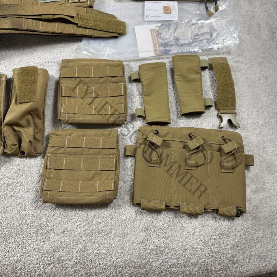 Image 4 - Crye AVS Lot (Size Medium)