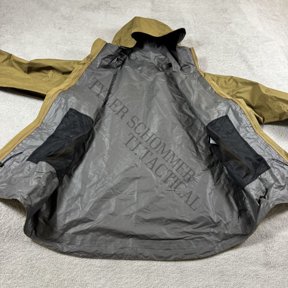 Image 3 - Beyond L6 Goretex Jacket Large