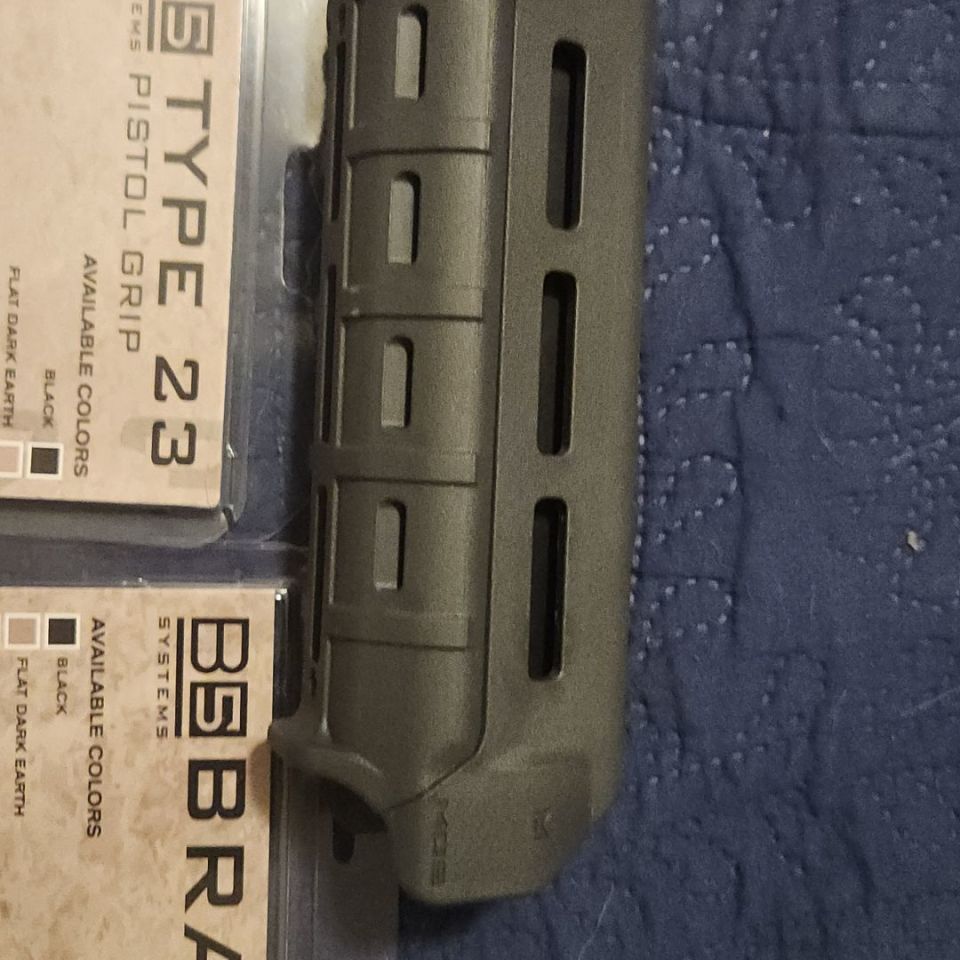 Image 4 - B5 AR Furniture Wolf gray