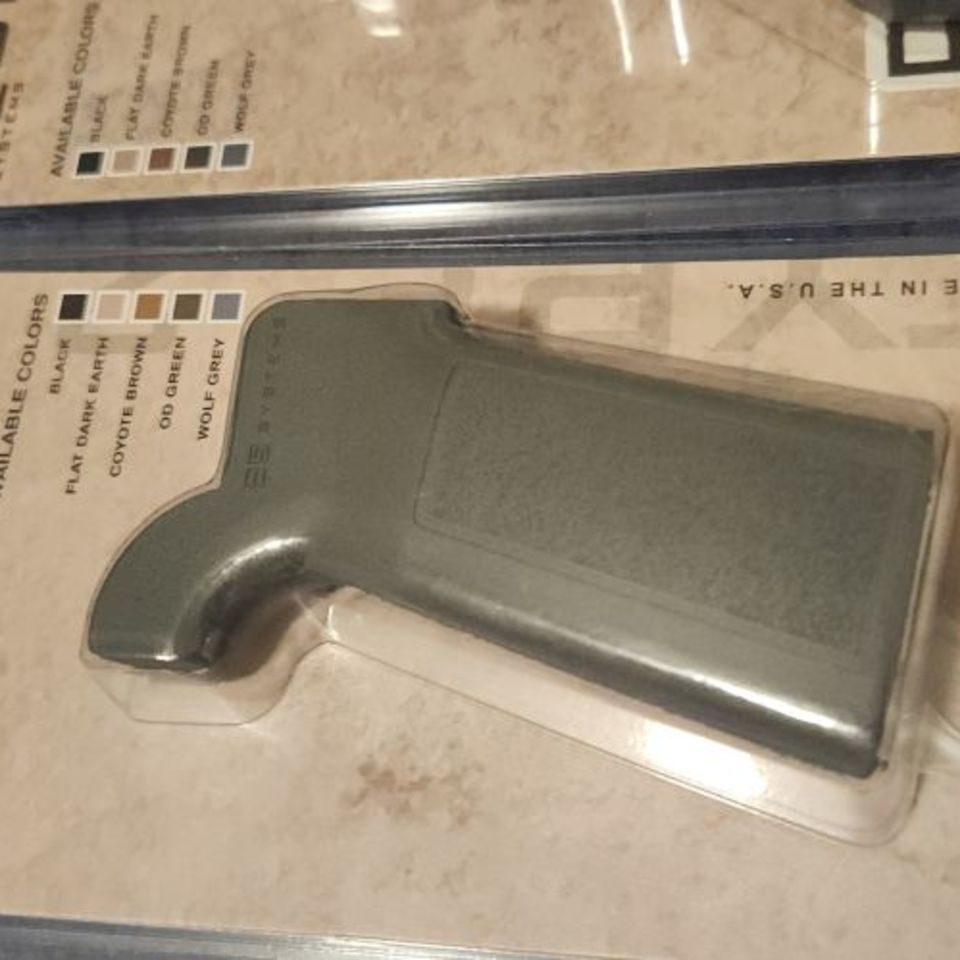 Image 3 - B5 AR Furniture Wolf gray