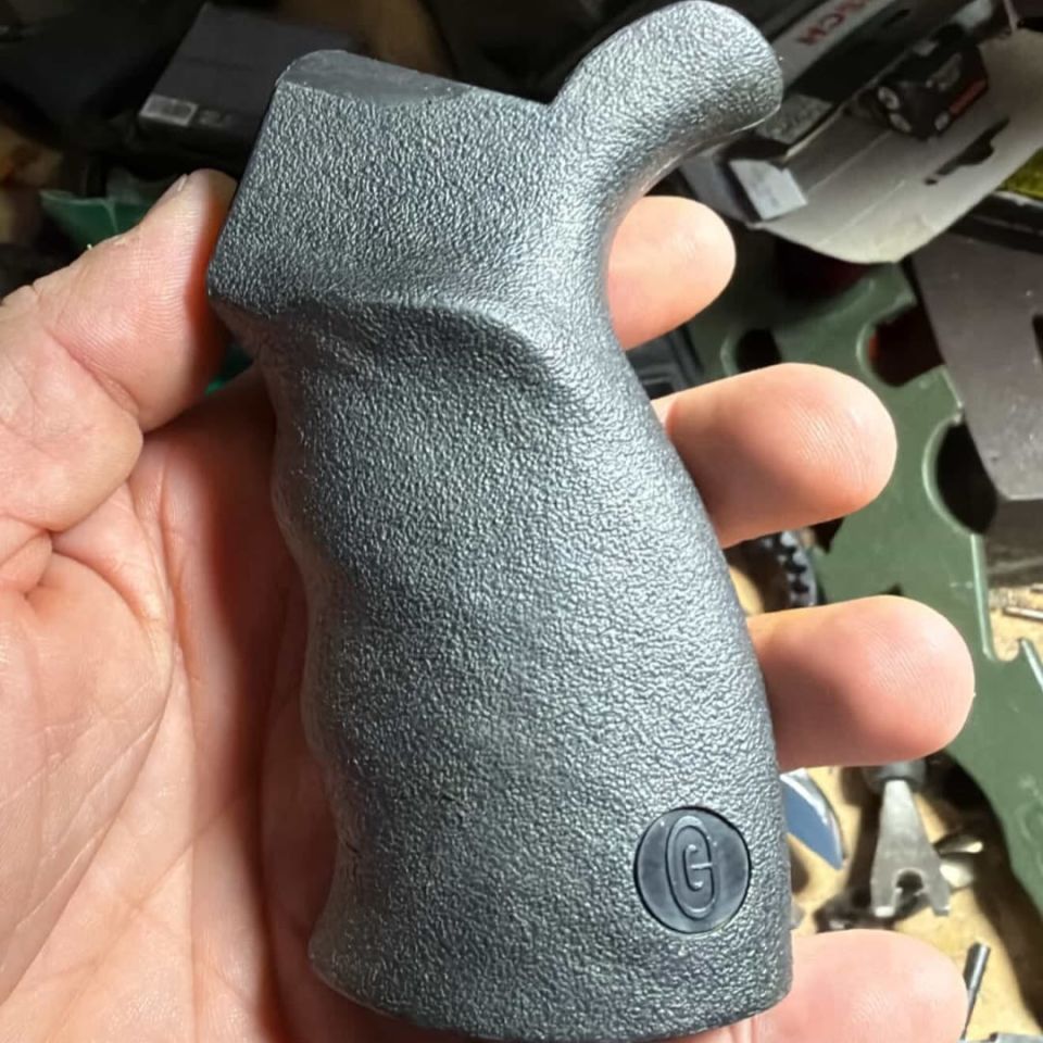 Image 1 - WTB: Ergo gen 1 old logo grip
