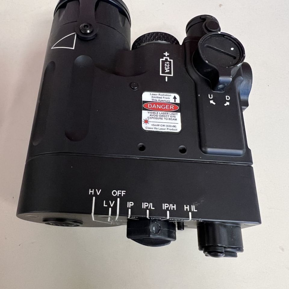 Image 3 - Like new Steiner DBAL D2