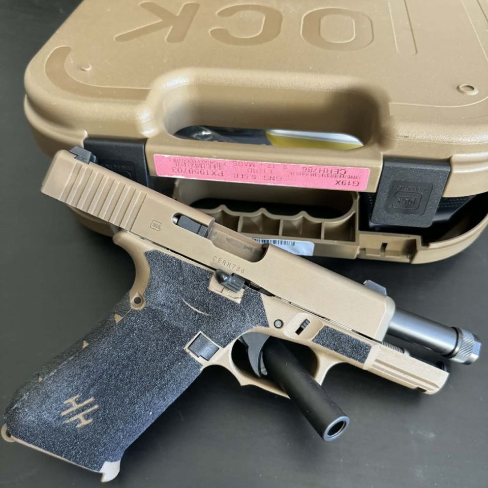 Image 1 - Glock 19X with extras