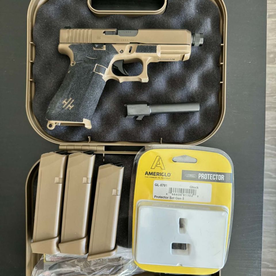 Image 2 - Glock 19X with extras