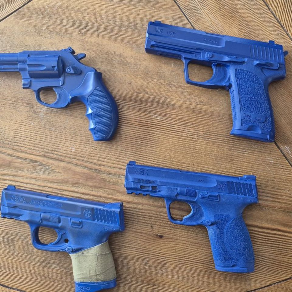 Image 1 - Blueguns & GripKeeper trainers