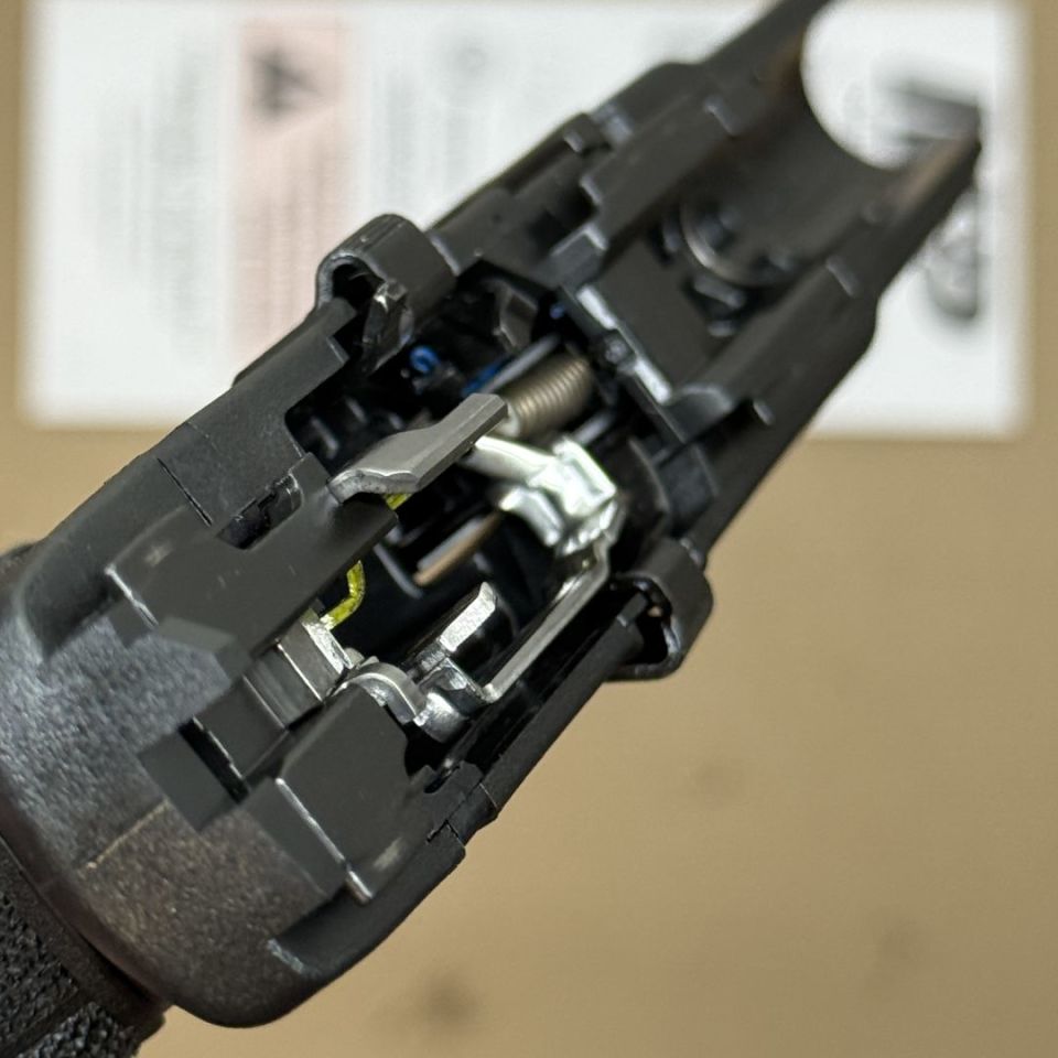 Image 3 - *ACTIVE* S&W M2.0 Lower Frame, grip