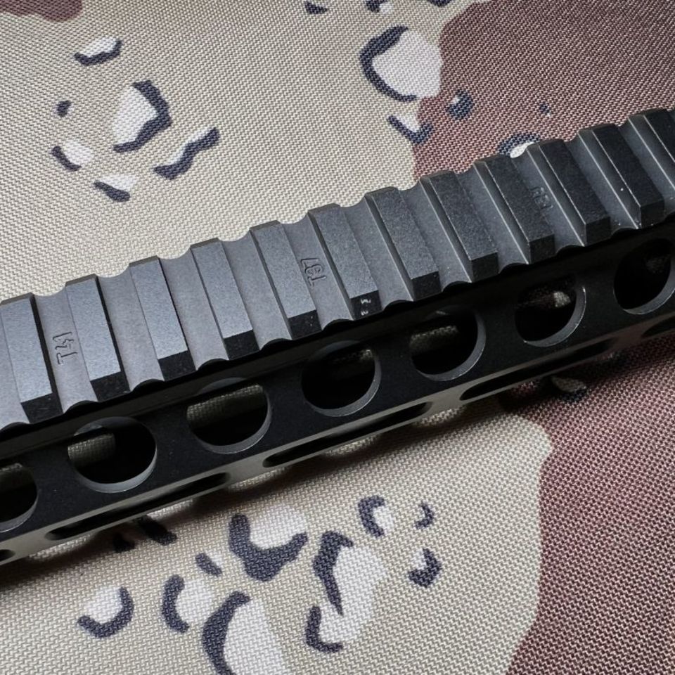 Image 3 - FCD RHF 12.8” Handgaurd