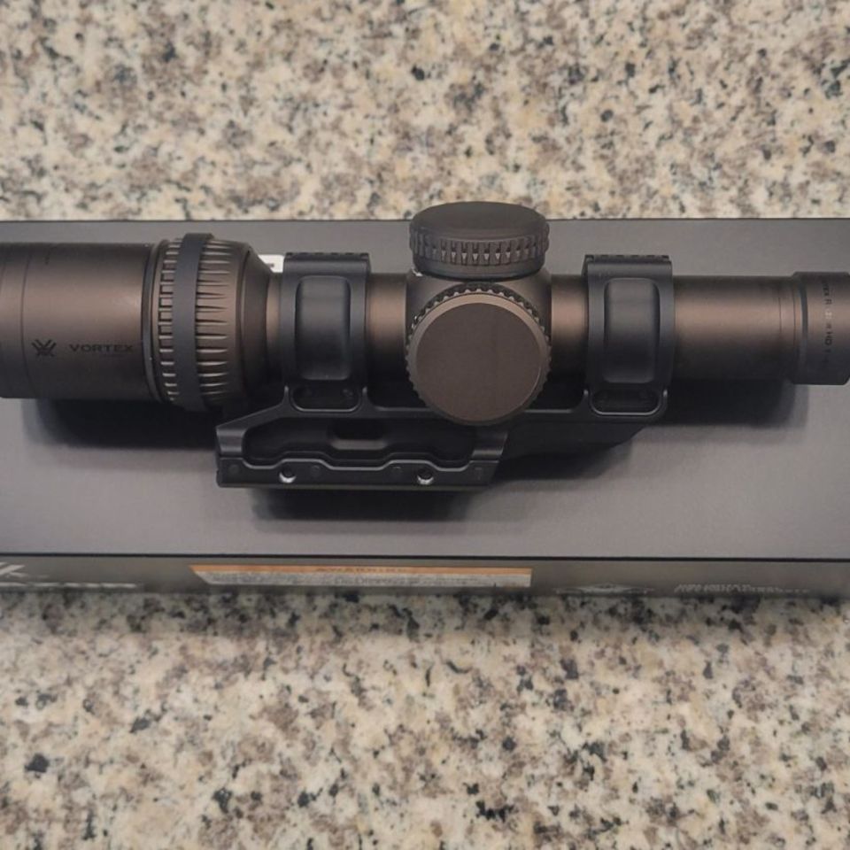 Image 2 - Selling Vortex Razor HD Gen II