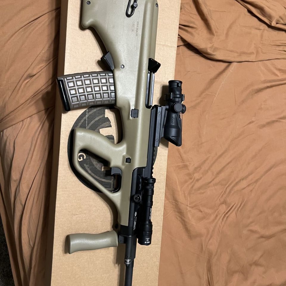 Image 2 - AUG w/ Trijicon Acog