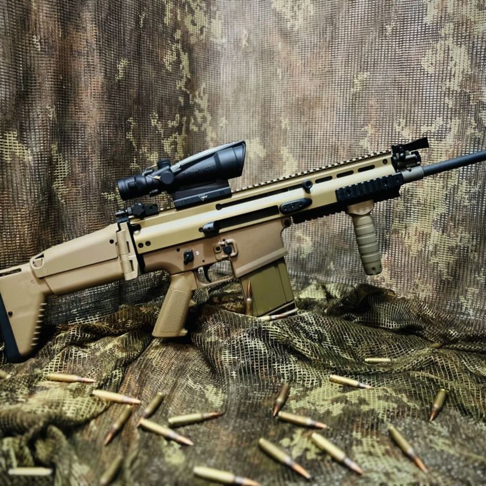 Image 1 - SCAR 17 FDE NRCH W/ TRIJICON