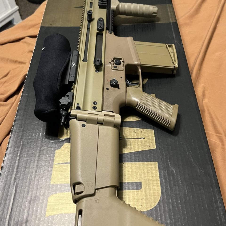 Image 4 - SCAR 17 FDE NRCH W/ TRIJICON