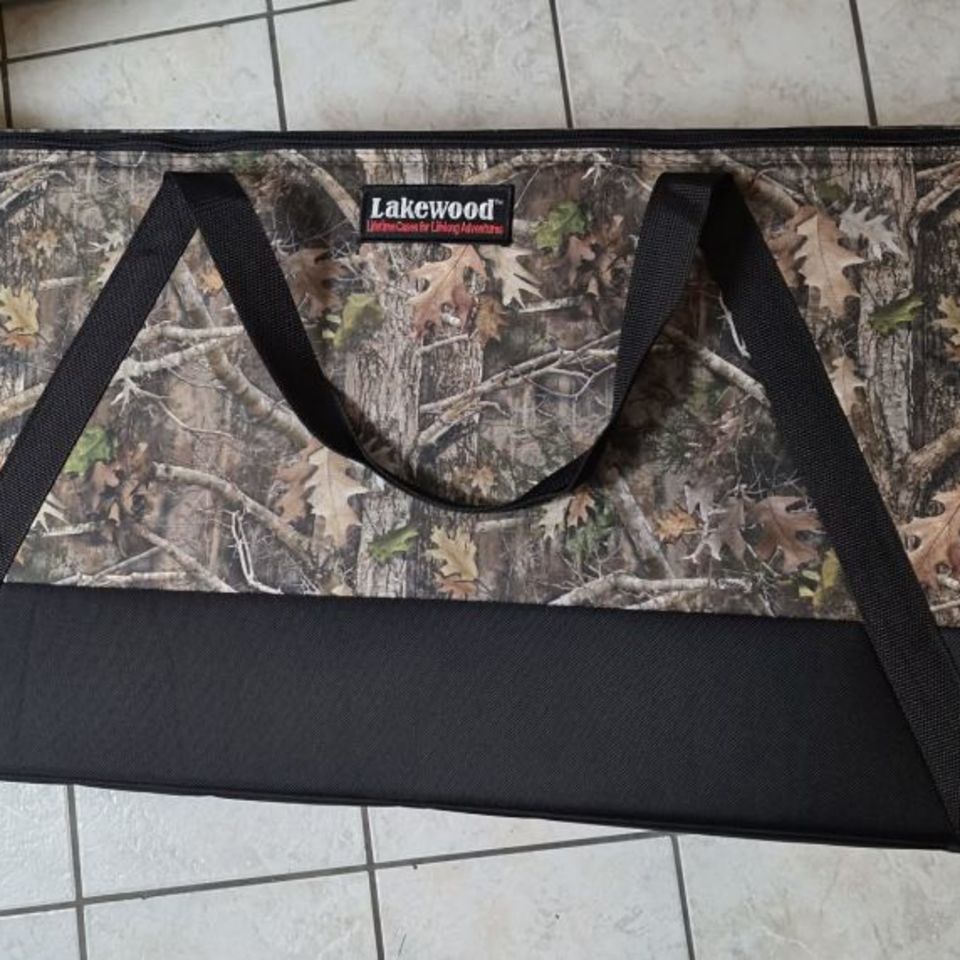 Image 2 - Lakewood 41" Case + more