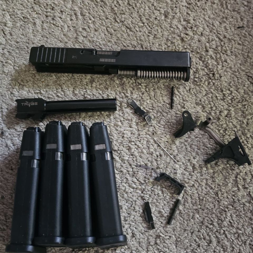 Image 1 - Glock 22 g4 slide w/9mm conver