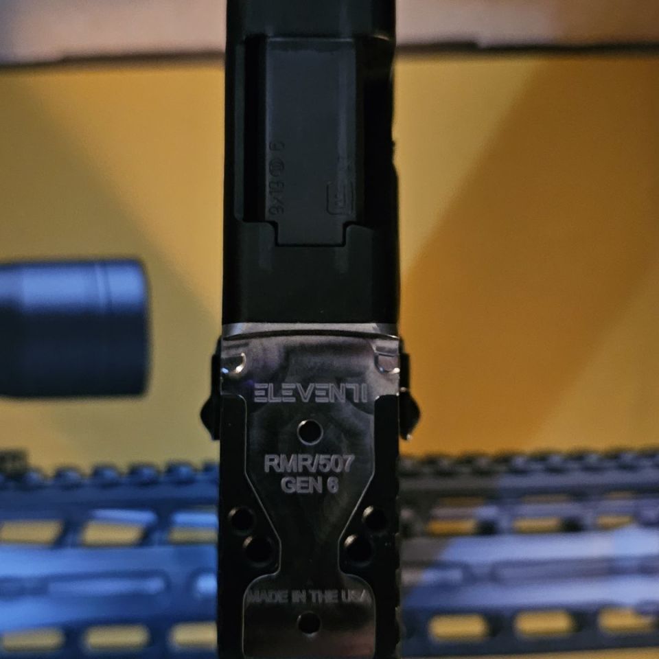 Image 2 - Glock 17 gen6 (with extras)